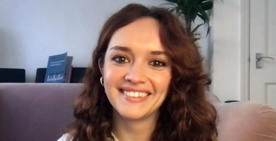 olivia cooke teeth 2010