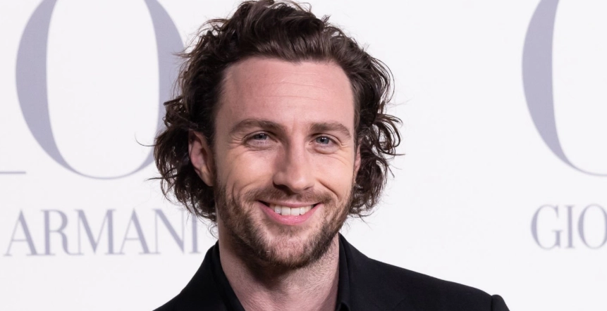 aaron-taylor-hollywood-smile