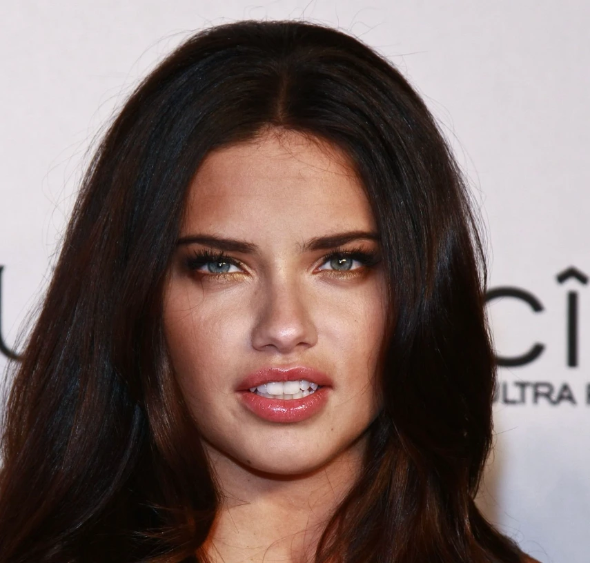 adriana lima tænder i 2009