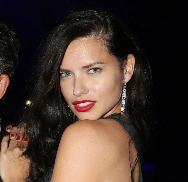 adriana lima tænder i 2013