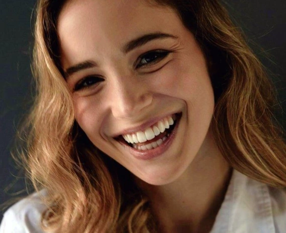 alba baptista hollywood smile