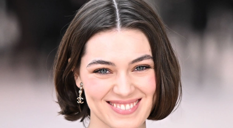 anamaria-vartolomei-hollywood-smile