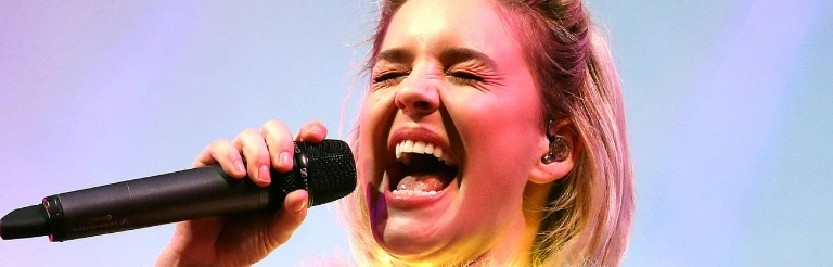 anne-marie-teeth-in-2016