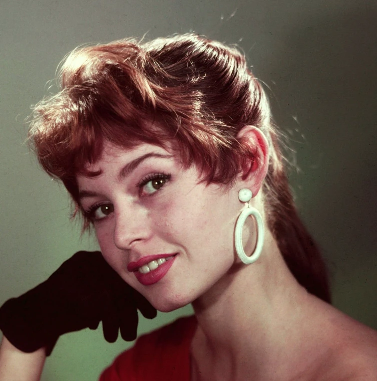 Le sourire emblématique de Brigitte Bardot : un voyage les années | Lema Dental Clinic