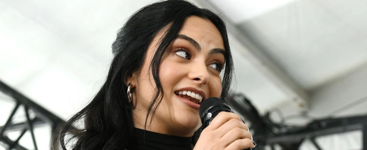 camila-mendes-zobi-2020