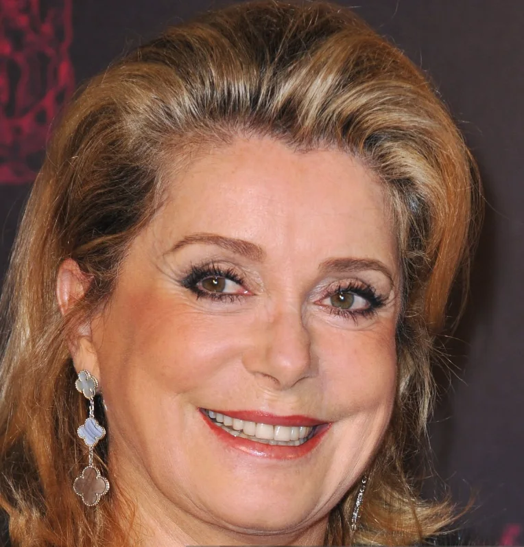 dientes de Catherine Deneuve en 2011