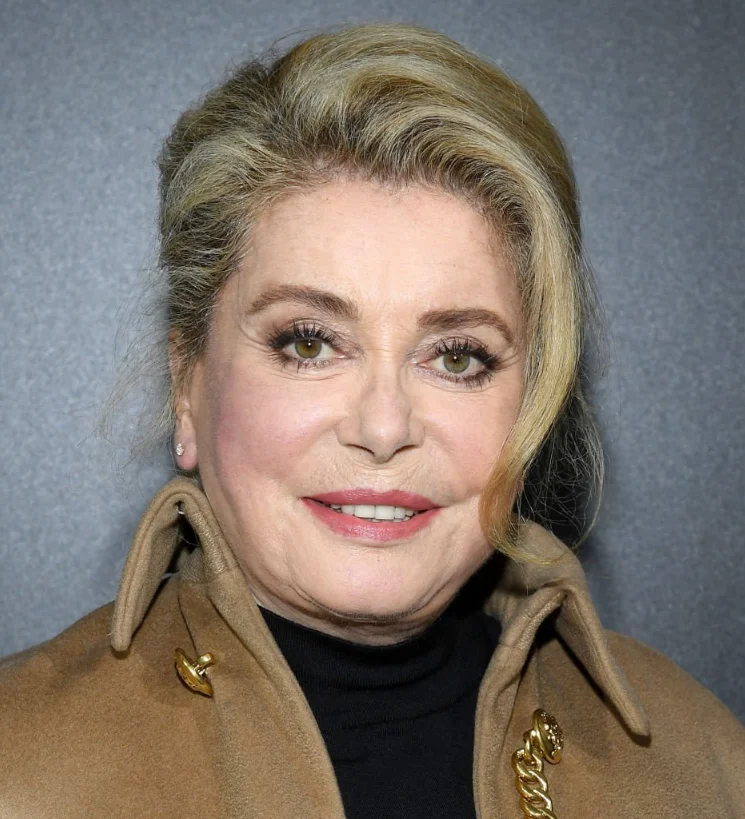 dientes de Catherine Deneuve en 2020