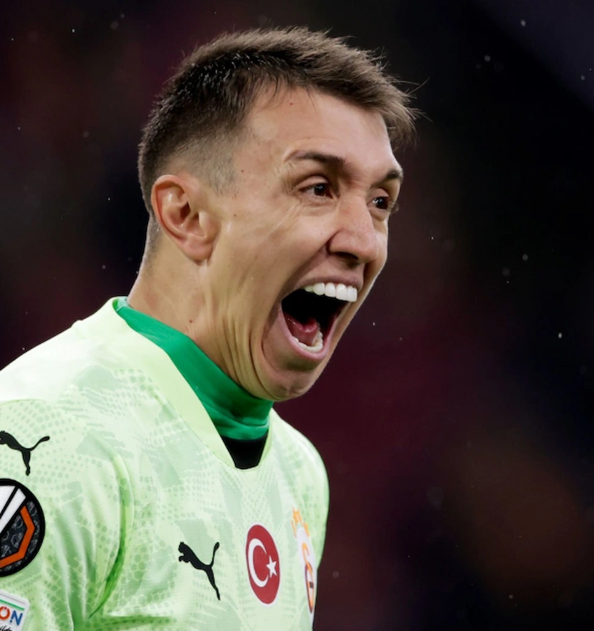 Fernando Muslera δόντια 2025