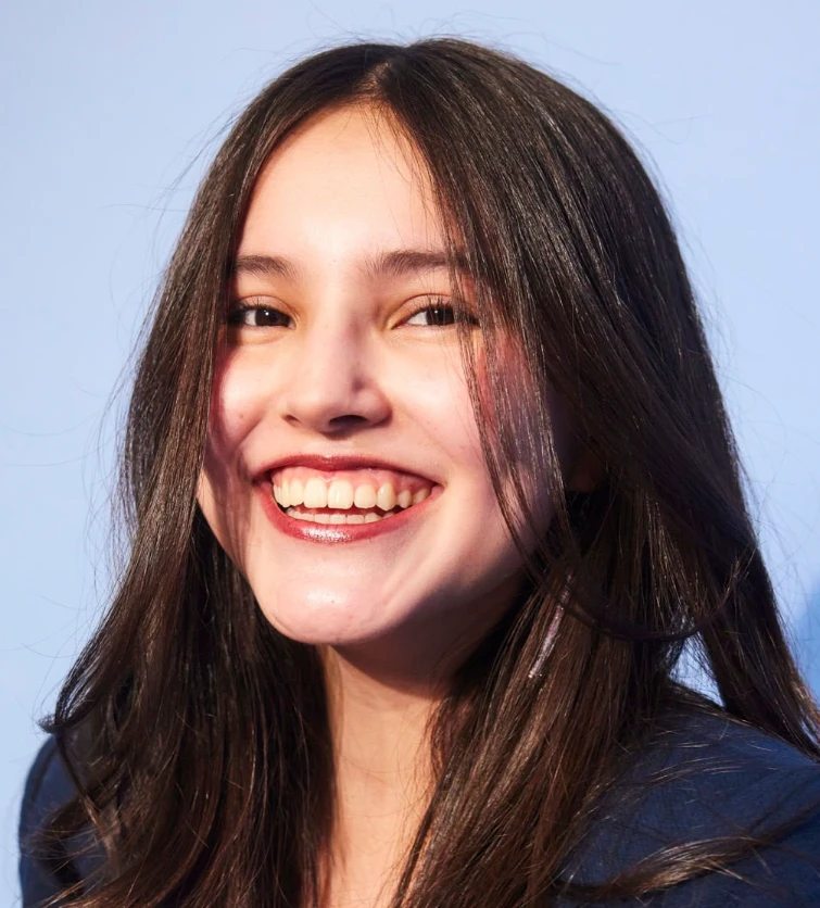 isabel deroy olson teeth in 2023