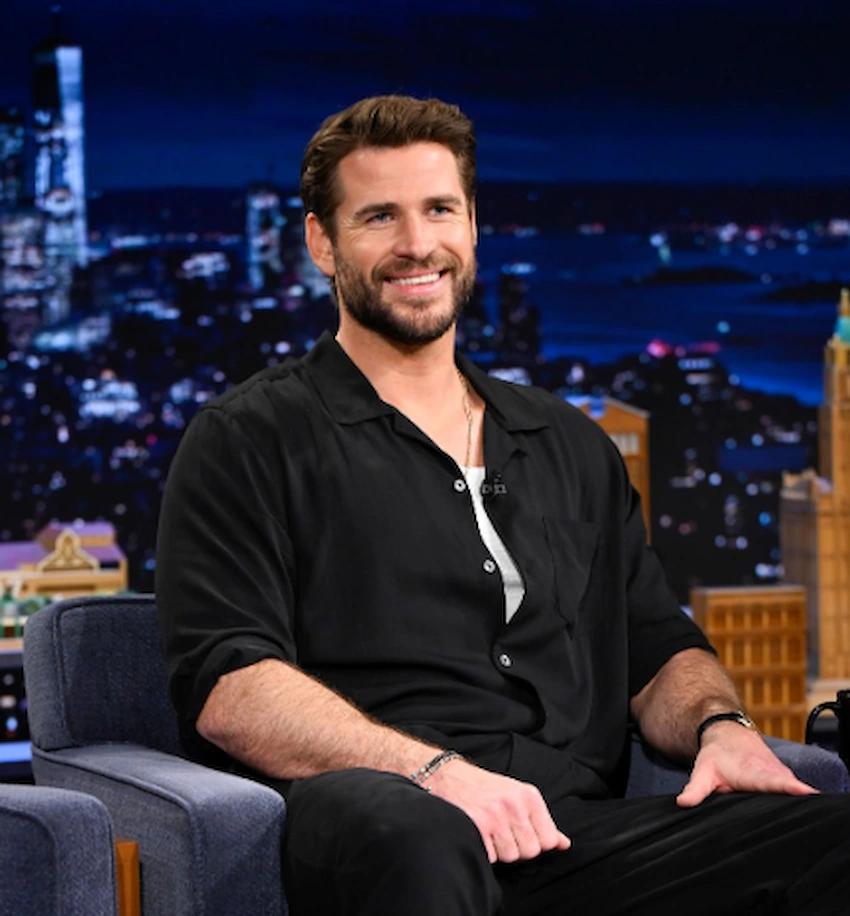 dinții lui liam hemsworth în 2025