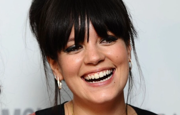 lily-allen-hollywood-smile