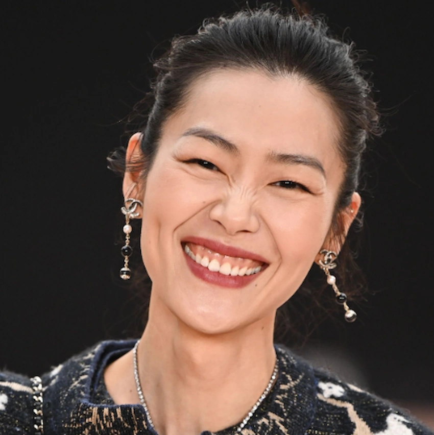 zęby Liu Wen 2025