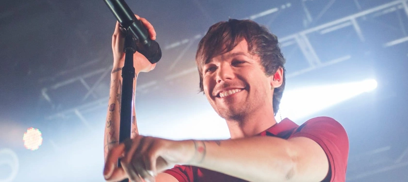 louis-tomlinson-teeth-in-2020