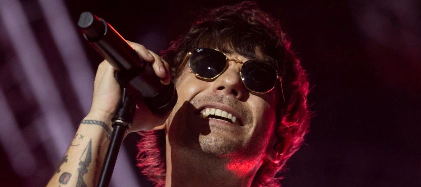louis-tomlinson-teeth-in-2025