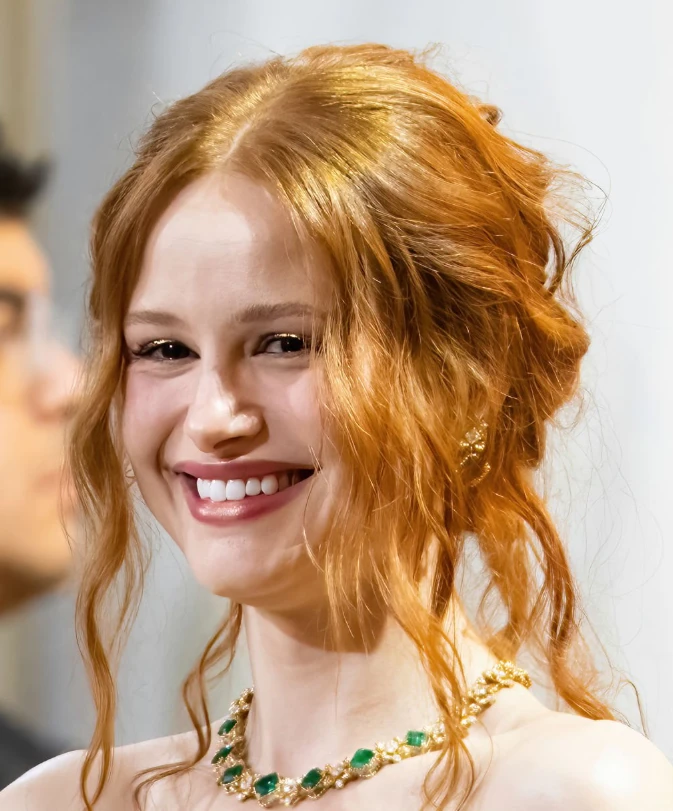 madelaine petsch hammaste 2022