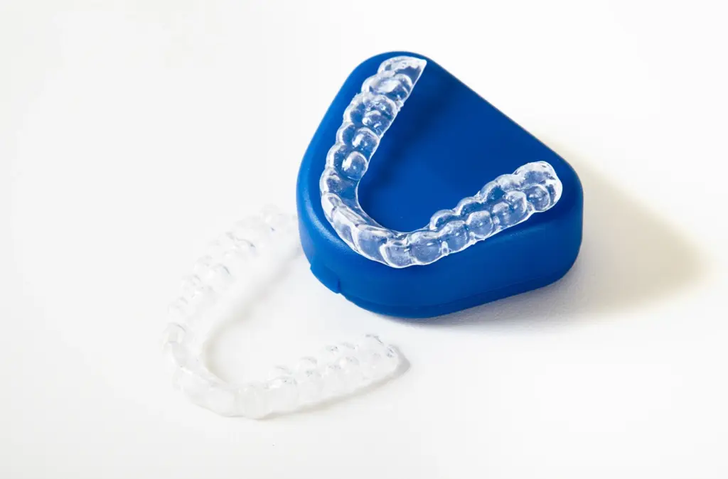 mouth guard for apnea treatment