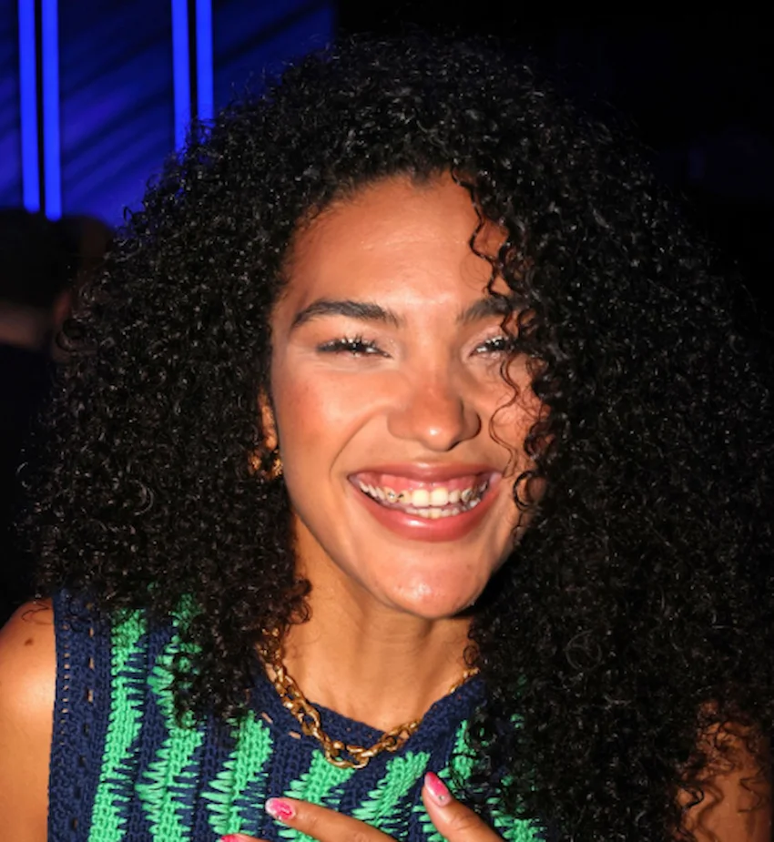 olivia dean teeth 2023