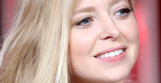 portia-doubleday-hollywood-smile