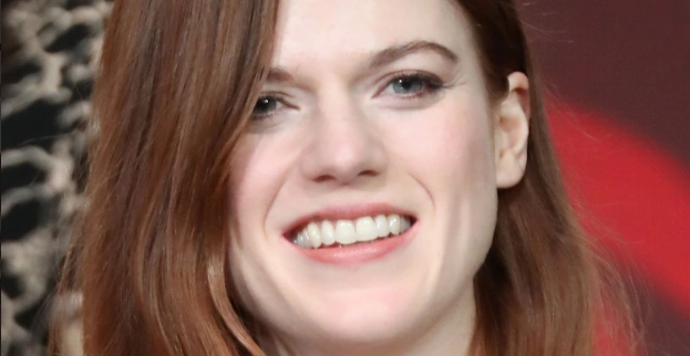 ابتسامة هوليوود لروز ليزلي