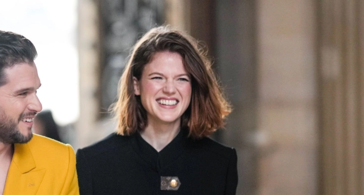 أسنان روز ليزلي في 2025