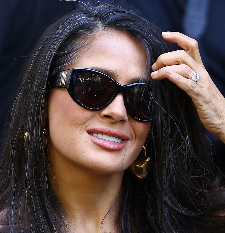 salma hayek teeth in 2025