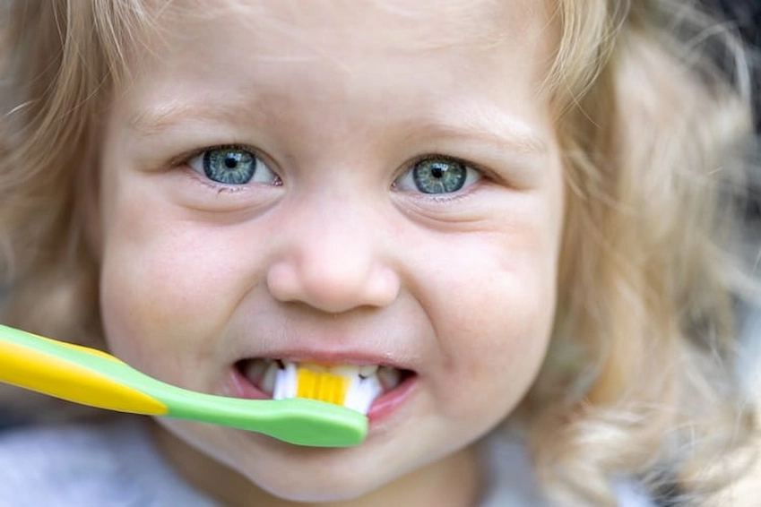  what causes a child teeth discoloration how is it treated