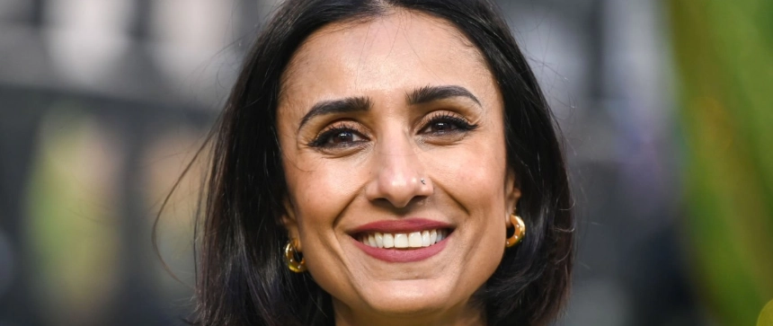 anita-rani-hollywood-smile