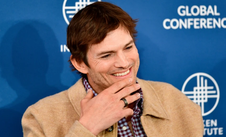 ashton-kutcher-hollywood-smile