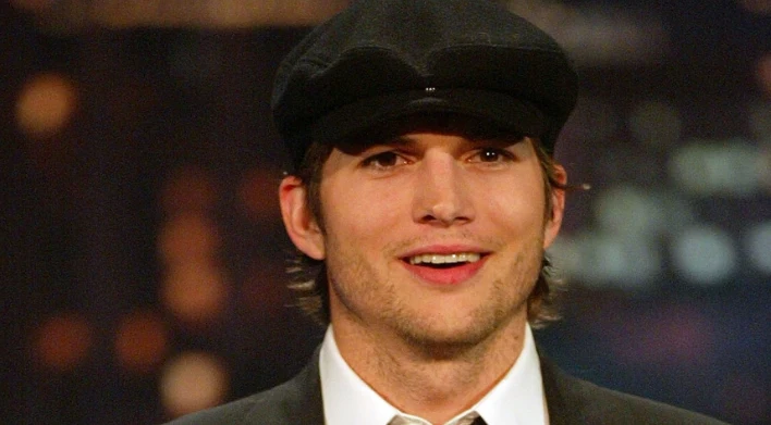 ashton-kutcher-teeth-in-2005