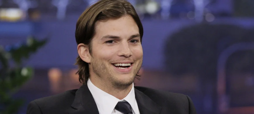 ashton-kutcher-teeth-in-2010