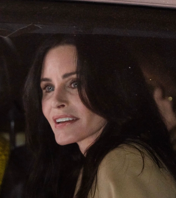 courteney cox teeth in 2025