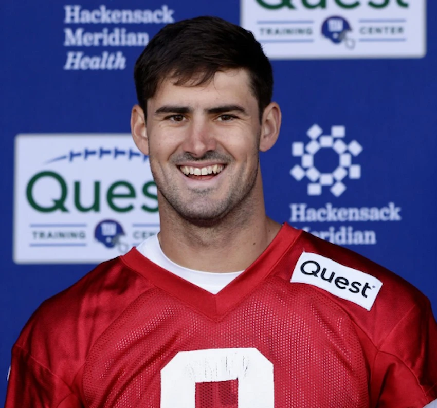 daniel jones teeth 2023