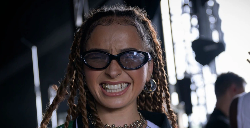ella-eyre-teeth-in-2025