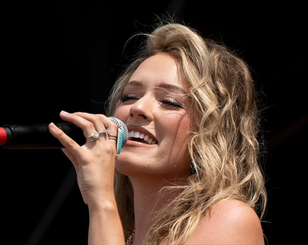 emily ann roberts new teeth