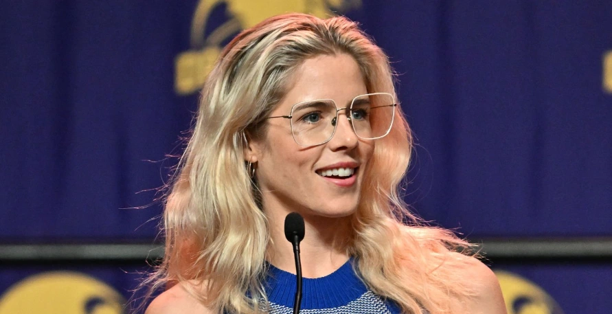 зъбите на Emily Bett Rickards през 2025