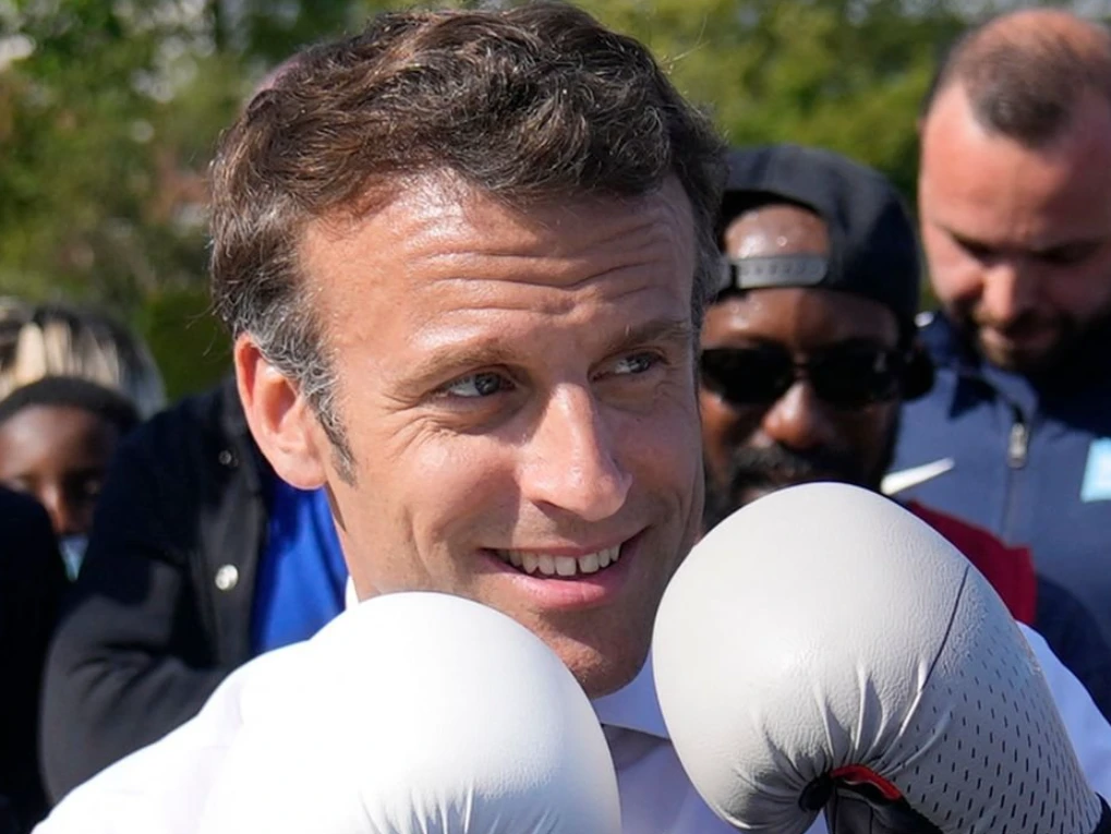 emmanuel macron teeth in 2022