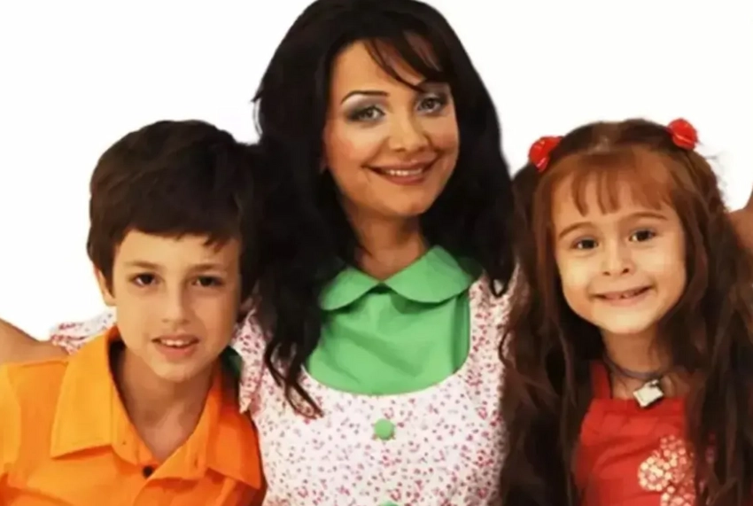 Evrim Akın kaip lėlės šypsena