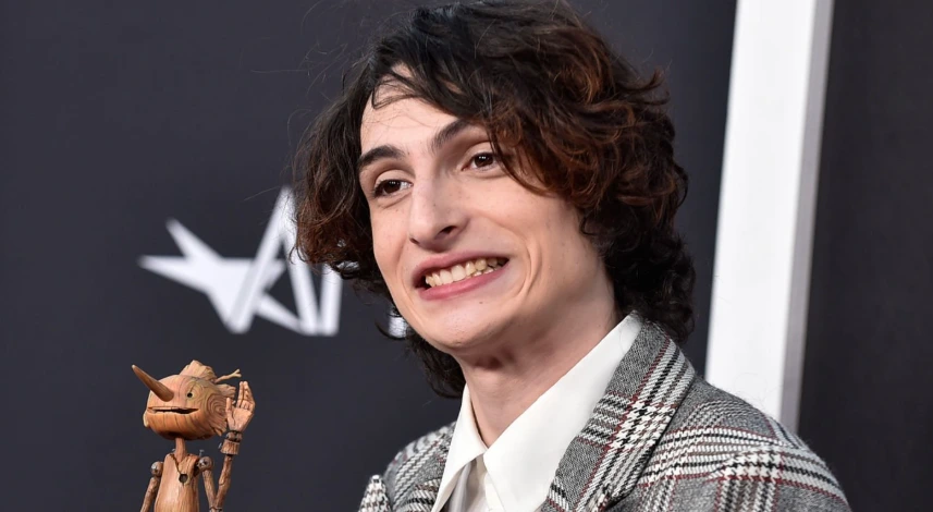 finn-wolfhard-teeth-in-2022