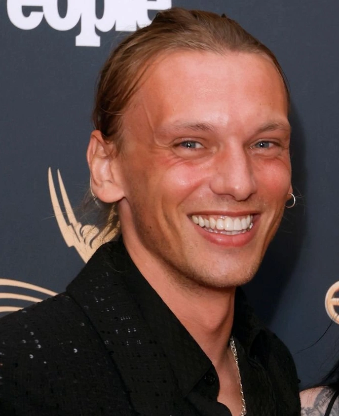jamie campbell bower teeth in 2022