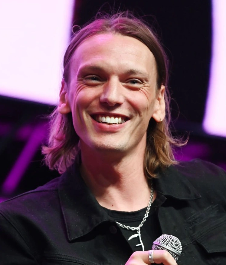 jamie campbell bower teeth in 2023