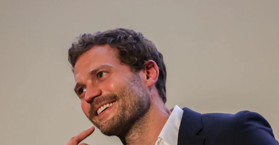 jamie-dornan-hambad-2020