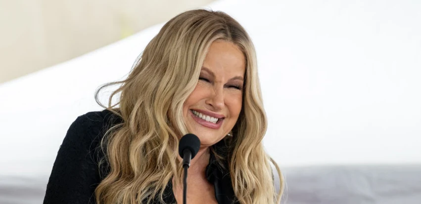 jennifer-coolidge-teeth-in-2025