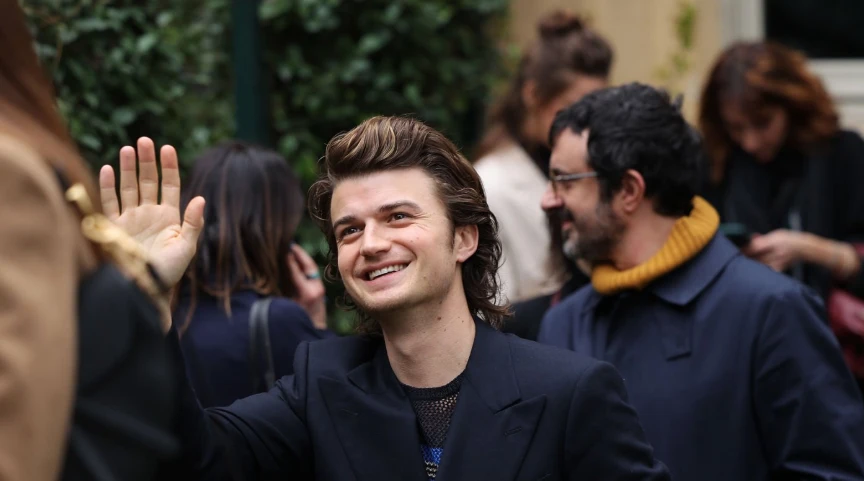 joe keery hollywood smile