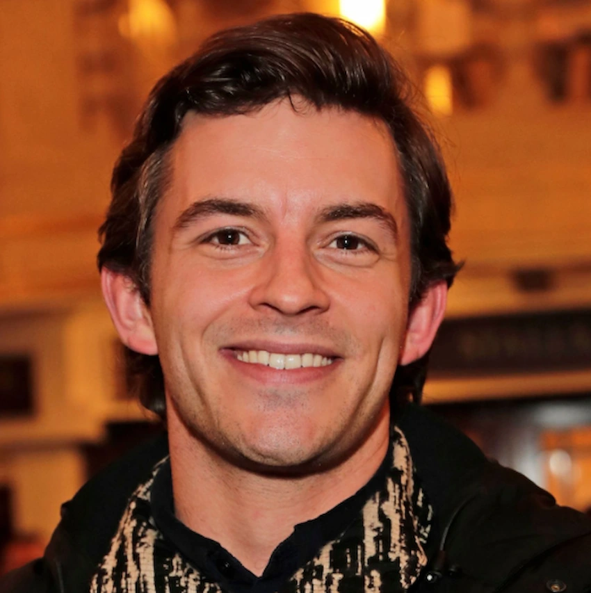 jonathan bailey teeth 2020