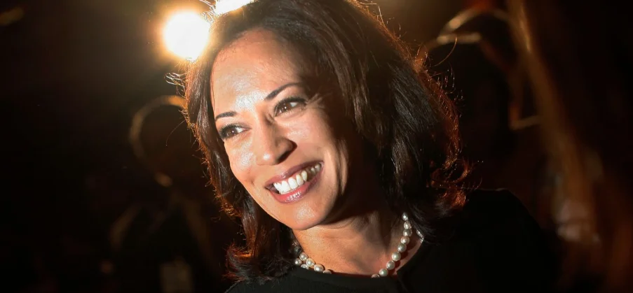 kamala-harris-teeth-in-2010