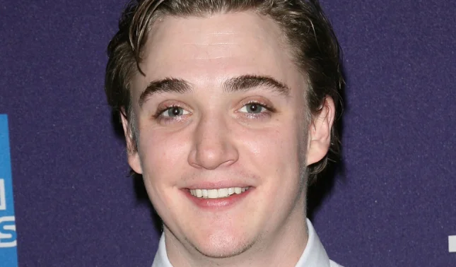 kyle-gallner-hambad-2015