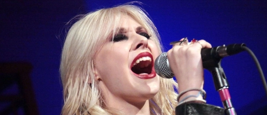 taylor-momsen-hambad-2010