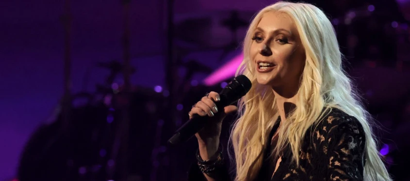taylor-momsen-hambad-2020