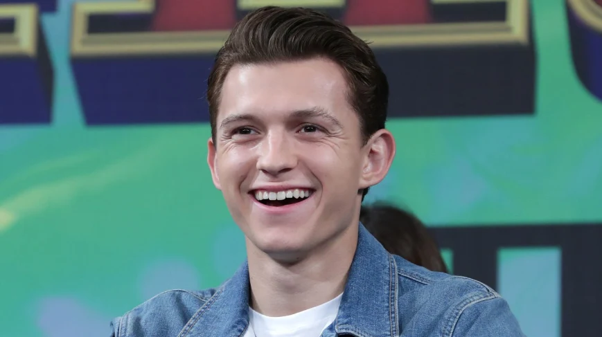 tom-holland-hollywood-smile
