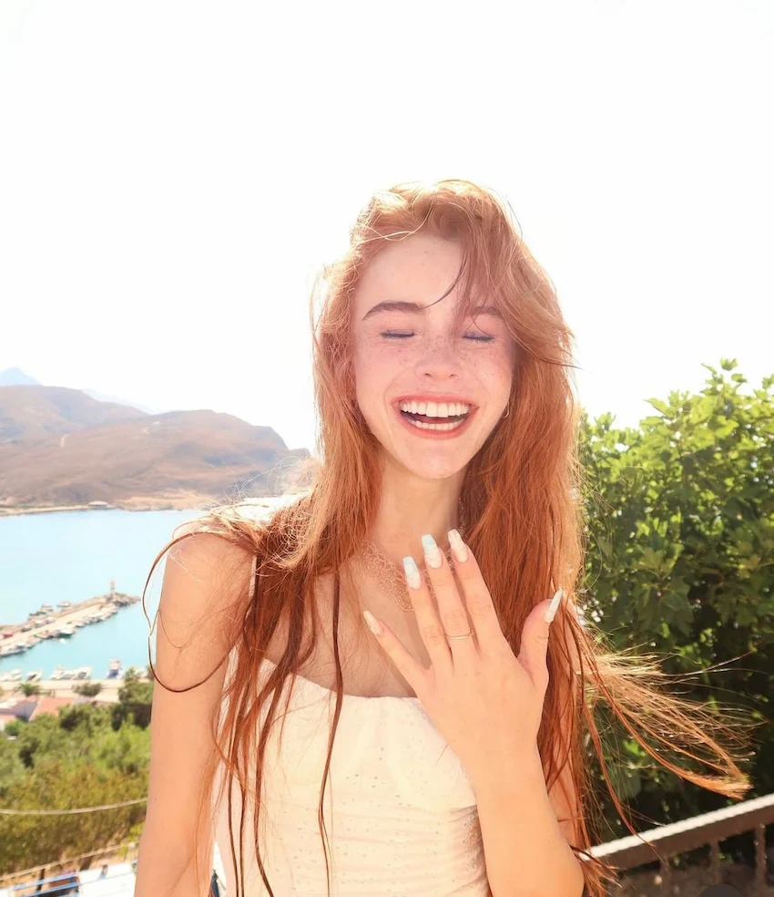 أسنان آسينا كَسْكِنْجِي 2025